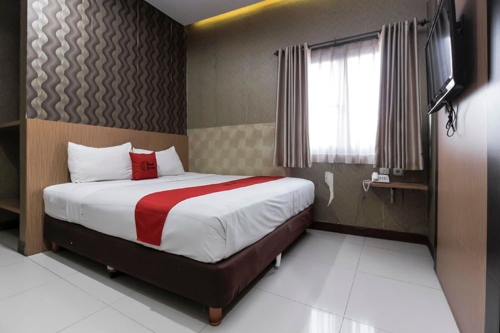 RedDoorz Plus @ Tuparev Cirebon 3 estrellas en Cirebon