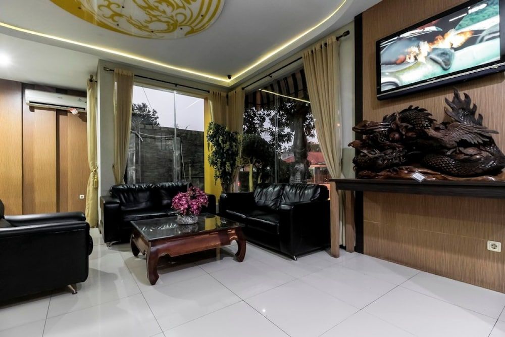 RedDoorz Plus @ Tuparev Cirebon 2