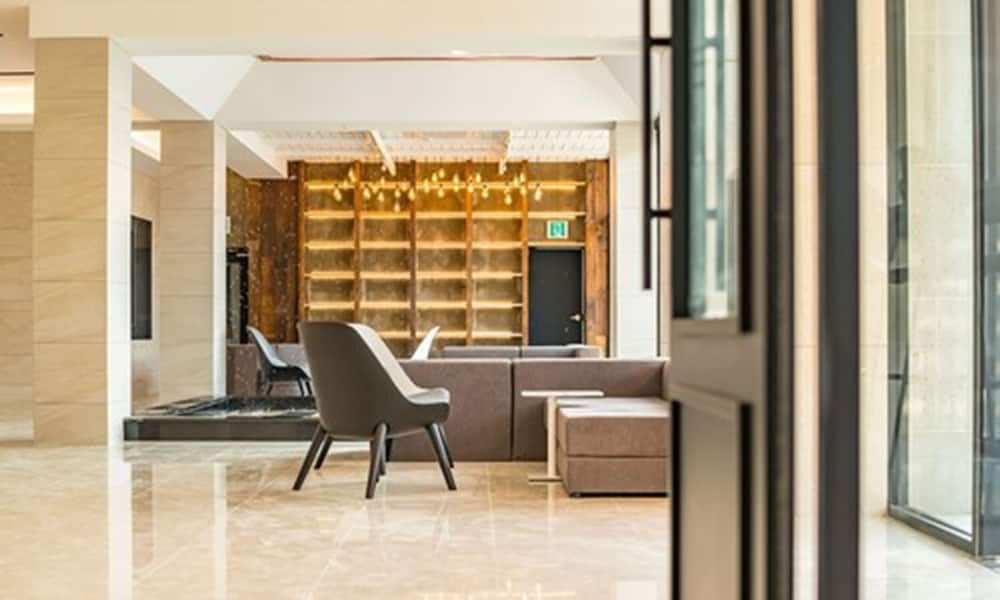 Stubborn Hotel 3