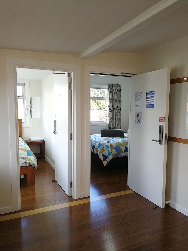 Oxford Queenette Backpackers 2