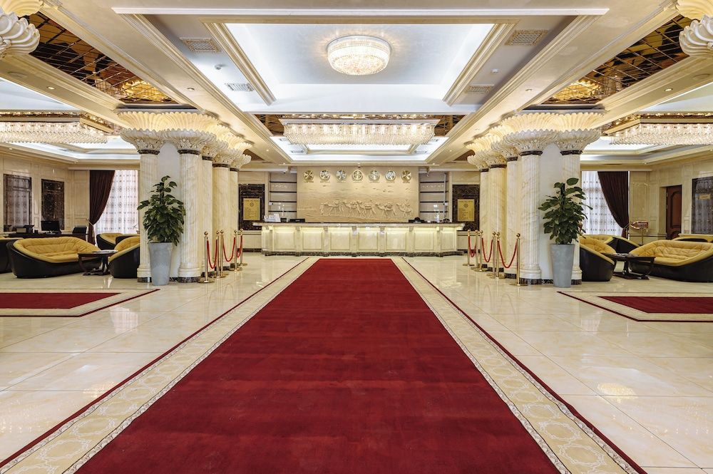 Daniel Hill -1 estrelas em Tashkent