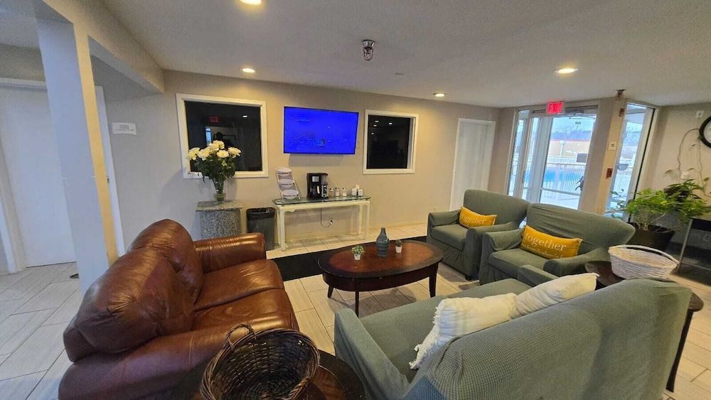 Copley Inn & Suites By OYO Akron OH 2