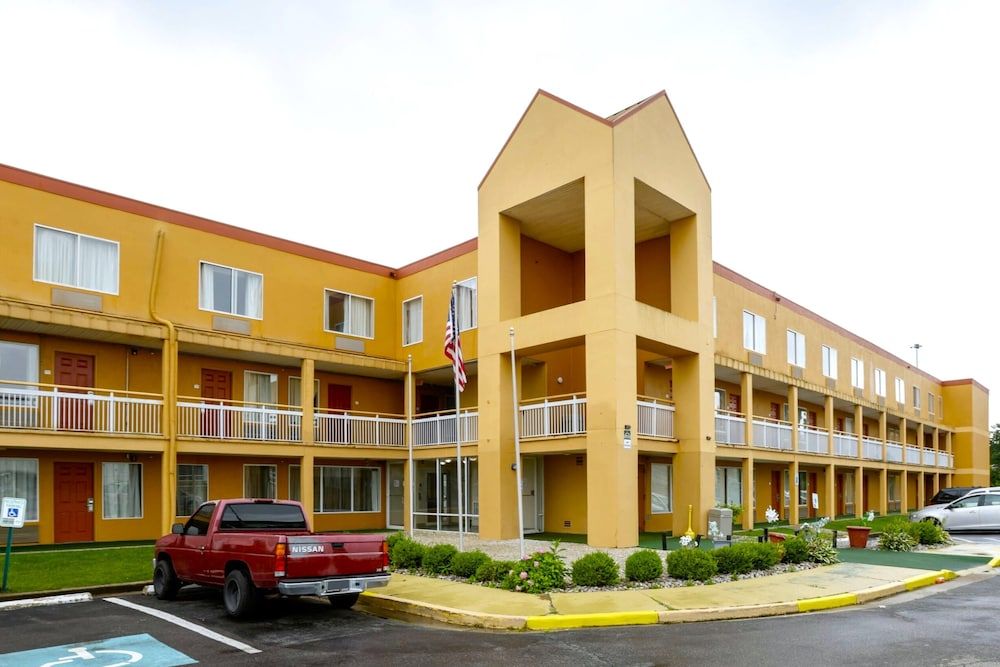 Copley Inn & Suites By OYO Akron OH 2 estrellas en Akron