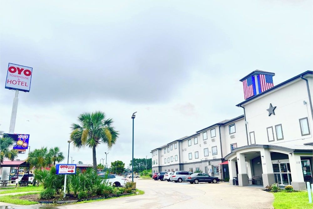 Oyo Townhouse Sulphur,LA Extended Stay I-10 2 estrelas em Sulphur