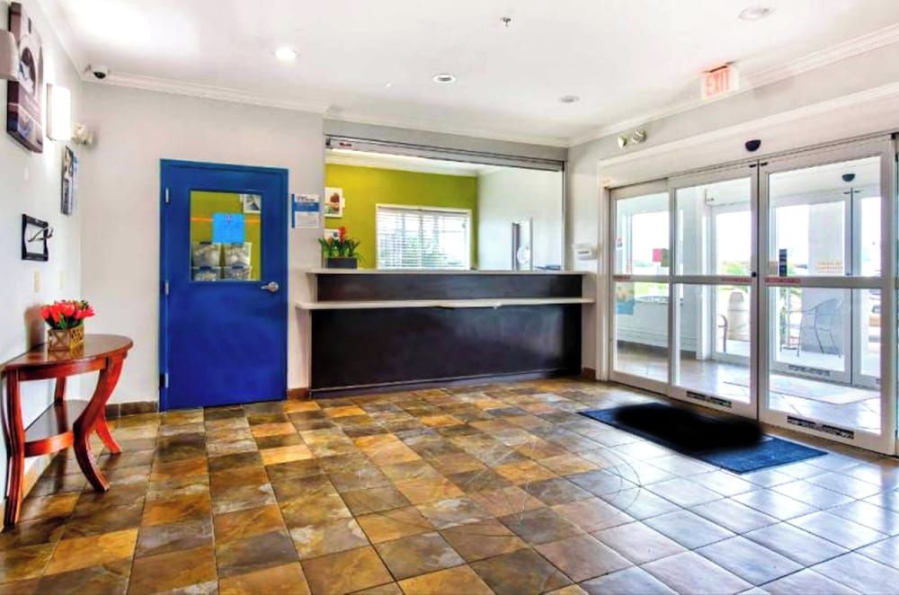 Oyo Townhouse Sulphur,LA Extended Stay I-10 3