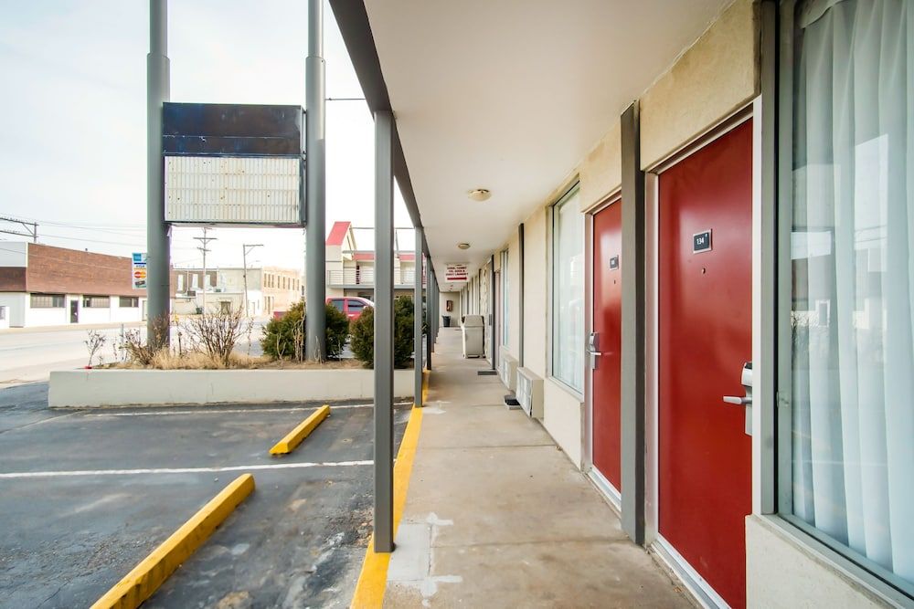 OYO Hotel Hutchinson KS West 4th Ave 2