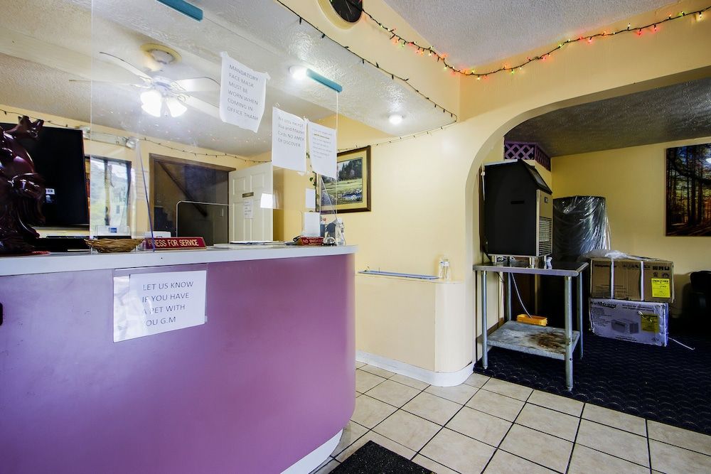 OYO Hotel Chapmanville Inn, WV - Hwy 119 3