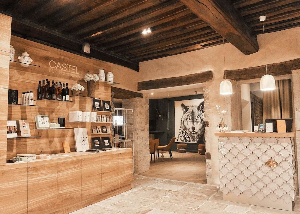 Castel de Tres Girard 2