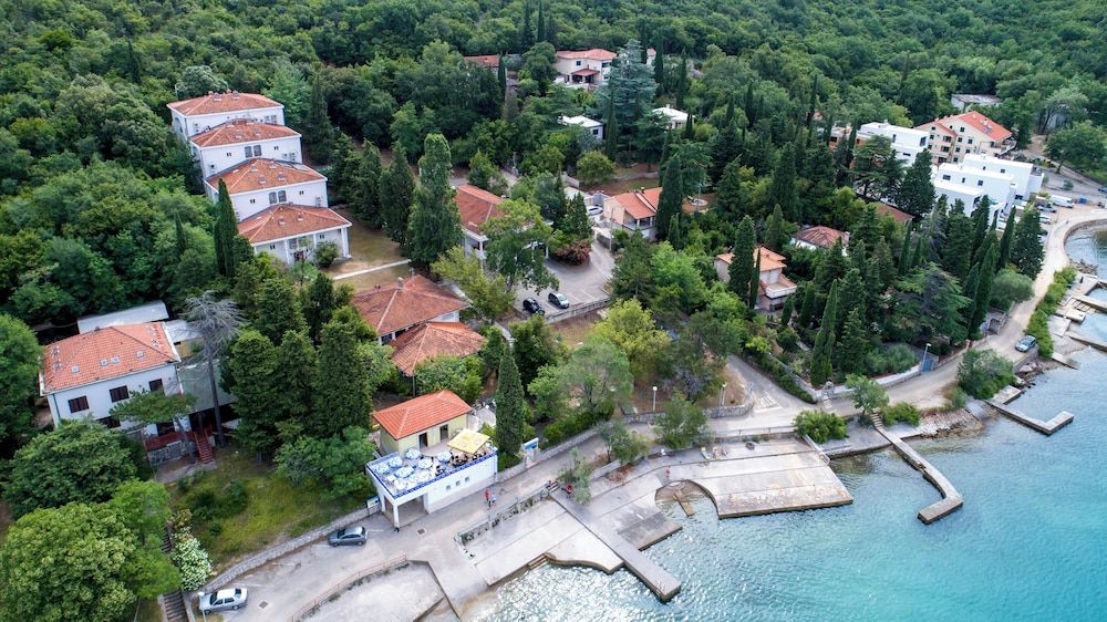 Hotel Delfin 2 estrelas em Omišalj