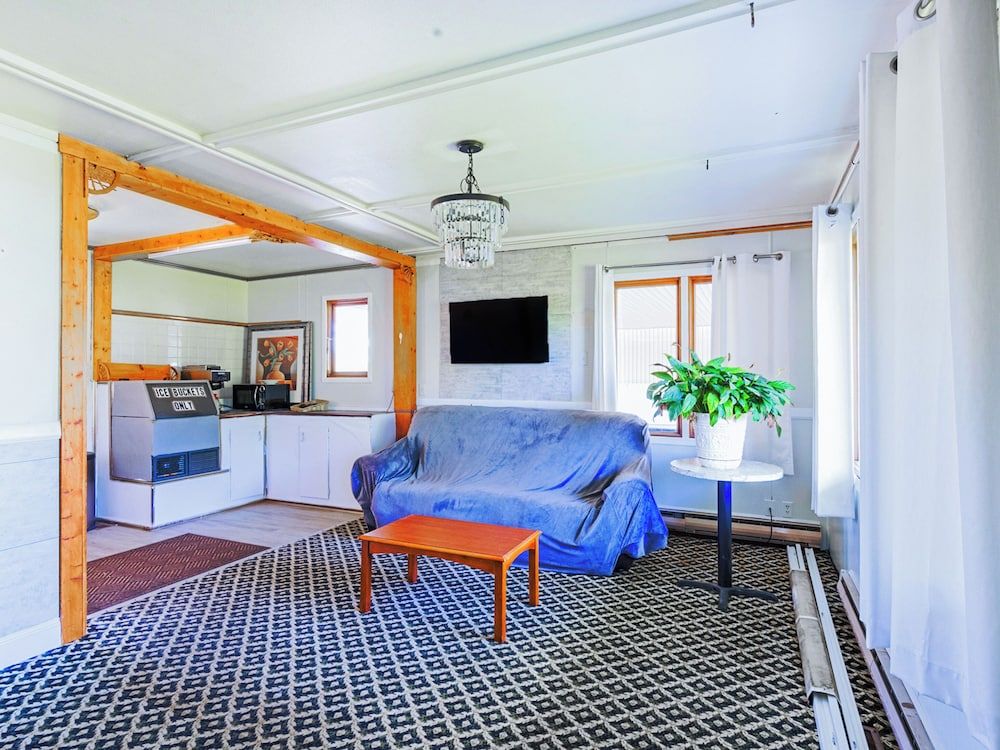 Country Hearth Inn & Suites By OYO Sturgis 3