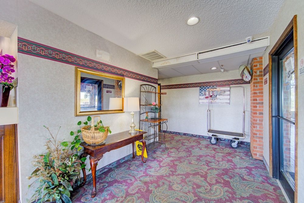 Capital O Amerihost Inn and Suites Mexico Hwy 54 MO 3