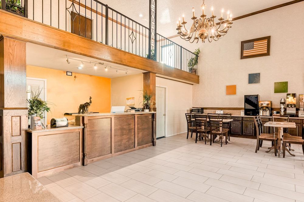 OYO Hotel Jefferson TX Hwy 59 3