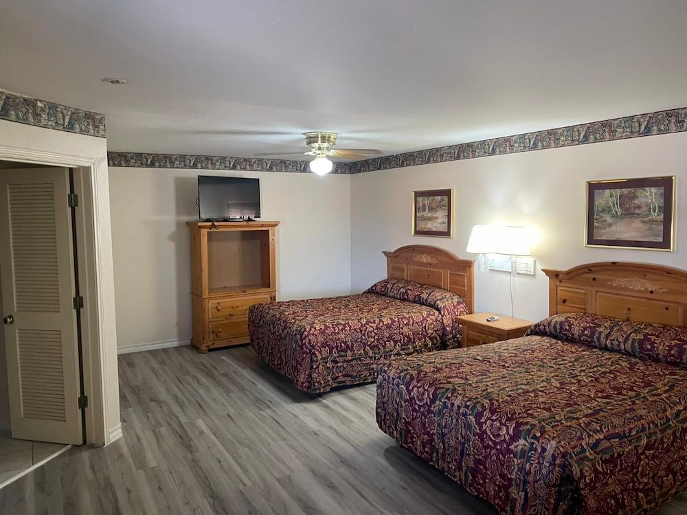 Lakeside Inn & Suites by OYO Mathis I 37 3