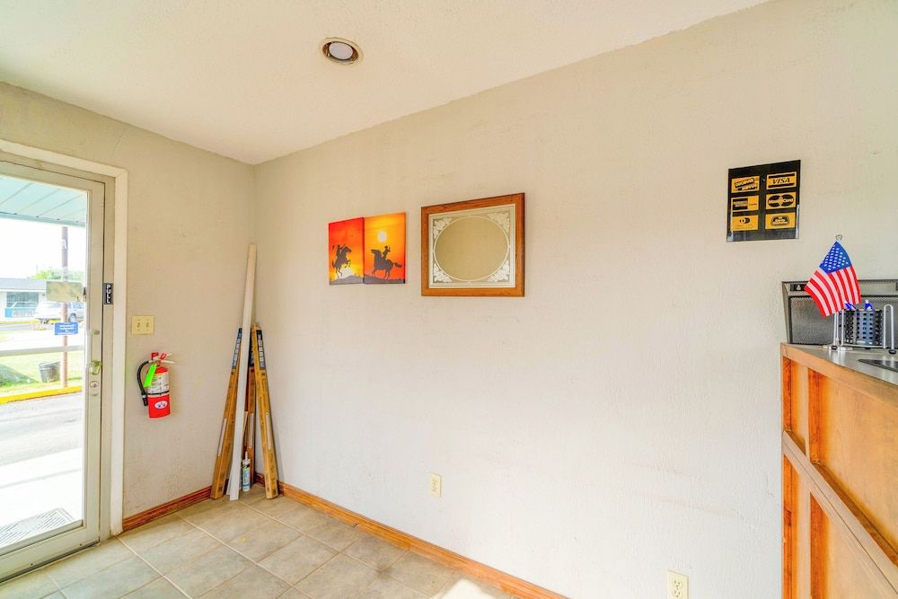 Budget Inn By OYO Frederick Us-183 2