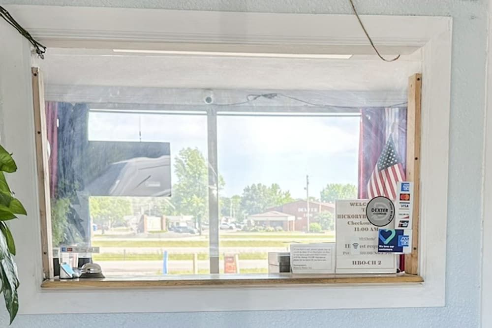 OYO Hickory House Inn 2