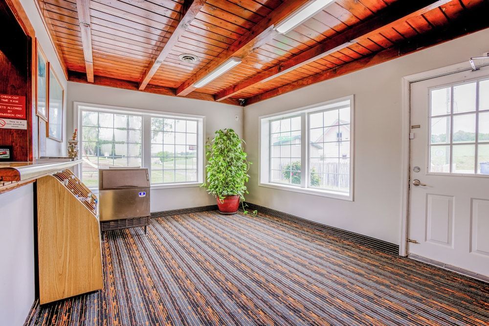 Budget Inn By OYO Natural Bridge I-81 2