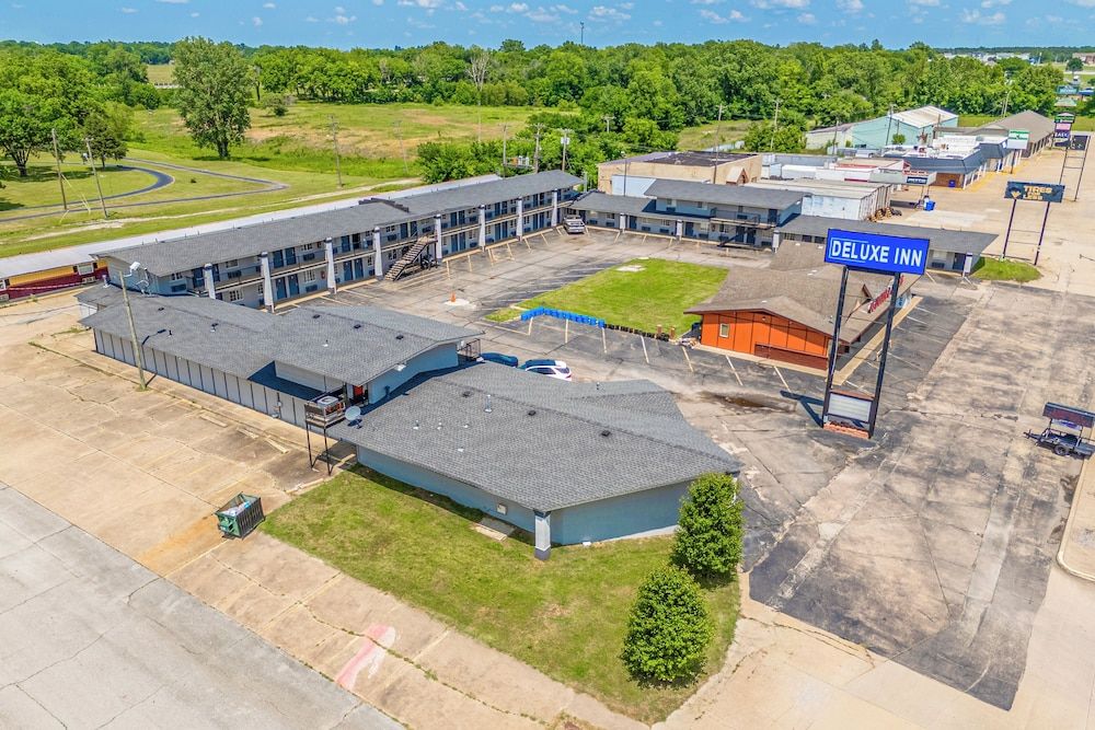 Deluxe Inn Miami, OK 2 estrelas em Miami