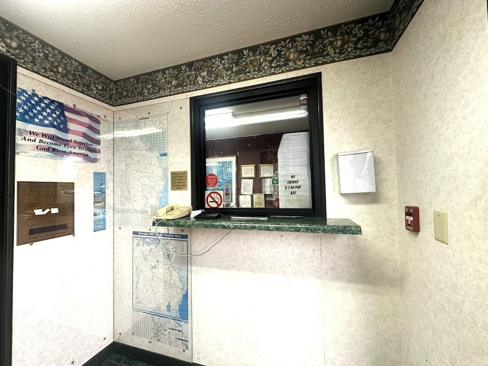 OYO Hotel East Macon I-75 2