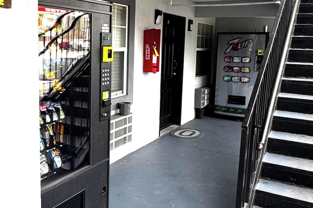 Woodbridge Inn By OYO Rome 2