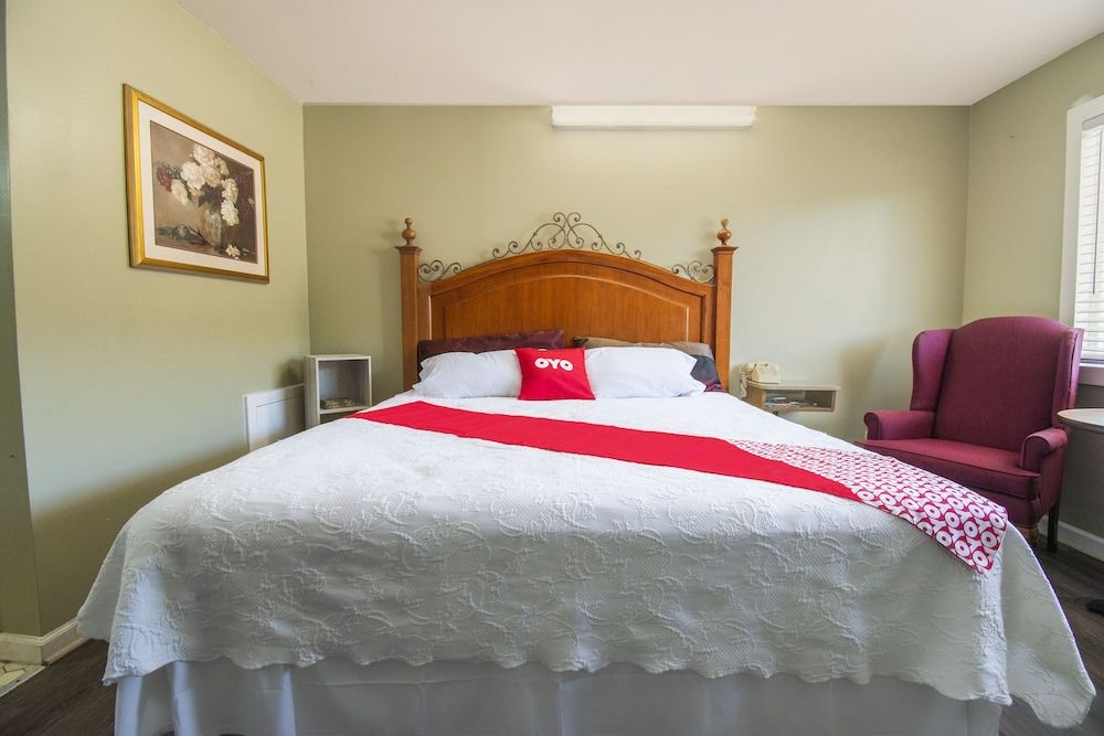 OYO Hotel Calhoun, GA I-75 3