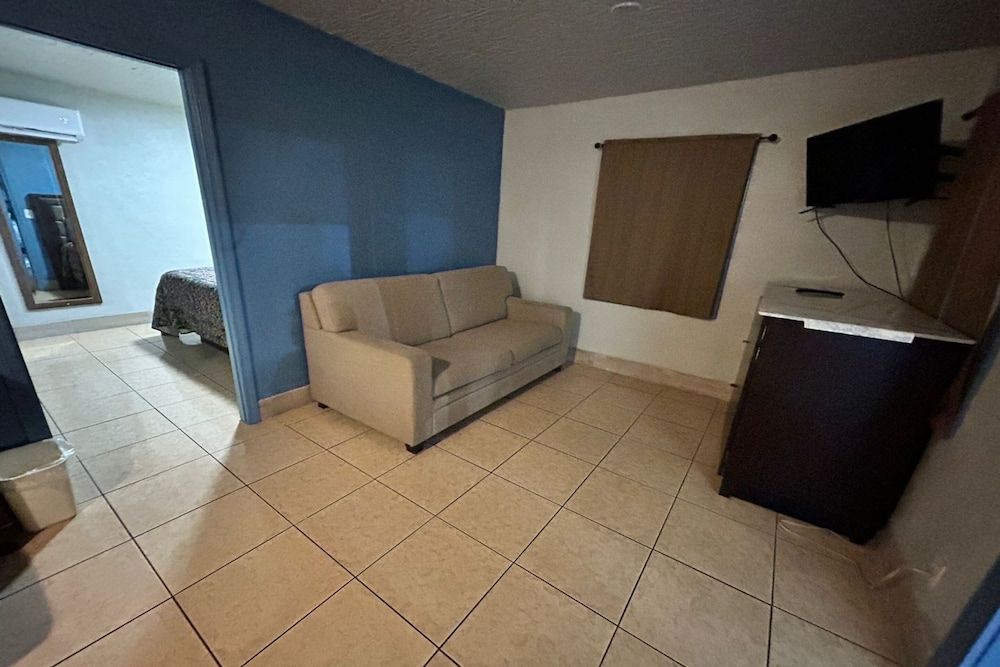 Aladdin Motel By OYO Merritt Island 3