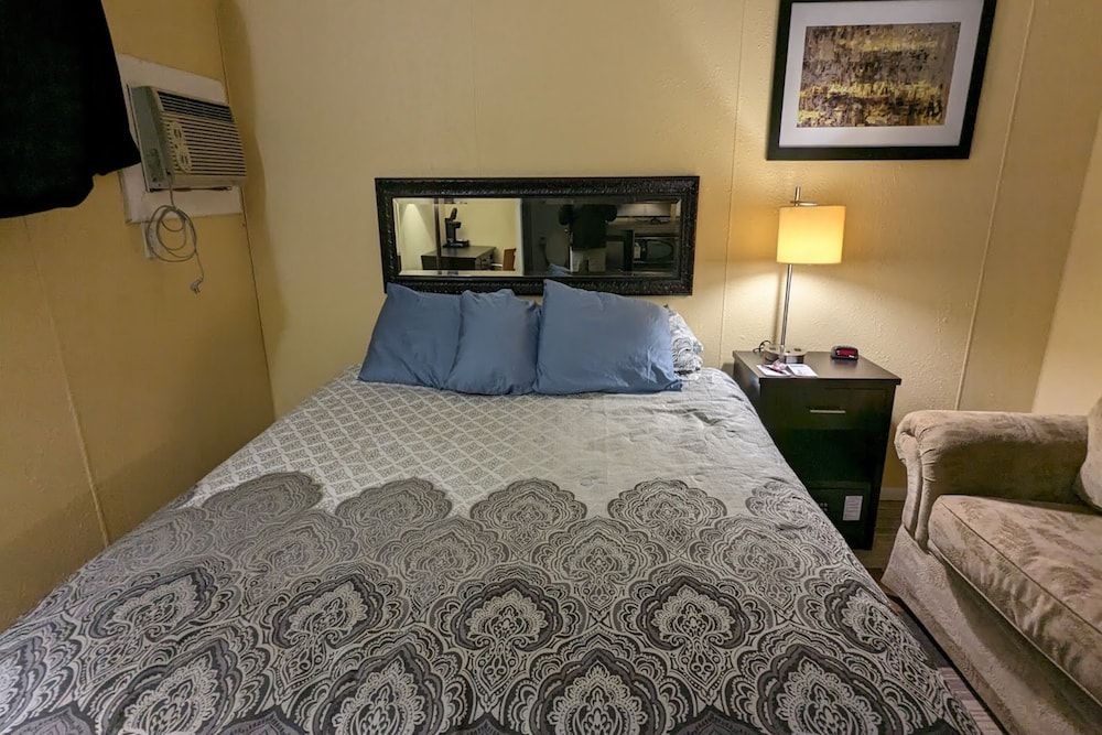 Colonial Inn Extended Stay By OYO New Ulm 3