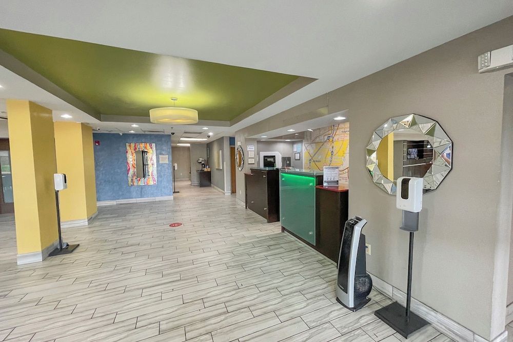 OYO Townhouse Jackson/Ridgeland 2