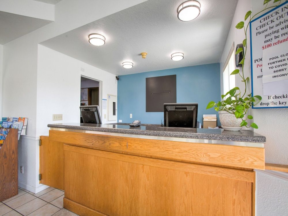 OYO Woodland Hotel and Suites 2