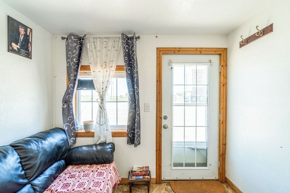 Green Acre Motel by OYO Near Rush County Airport 2