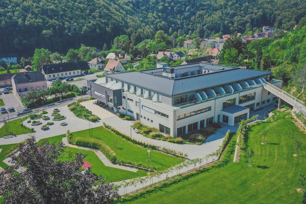 NUHR Medical - Hotel & Restaurant -1 stelle a Senftenberg