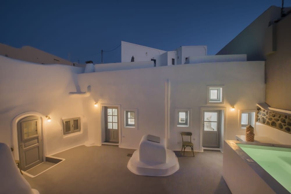 Aqua Serenity Santorini Luxury Suites -1 estrelas em Foinikiá
