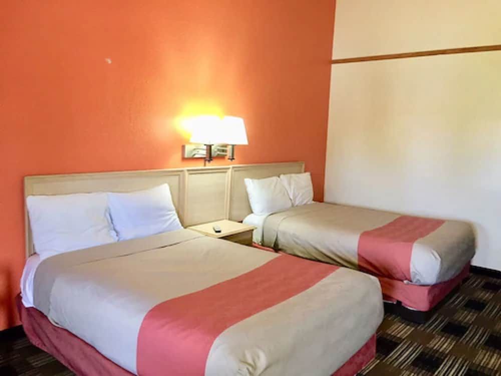 Red Carpet Inn Great Lakes 2