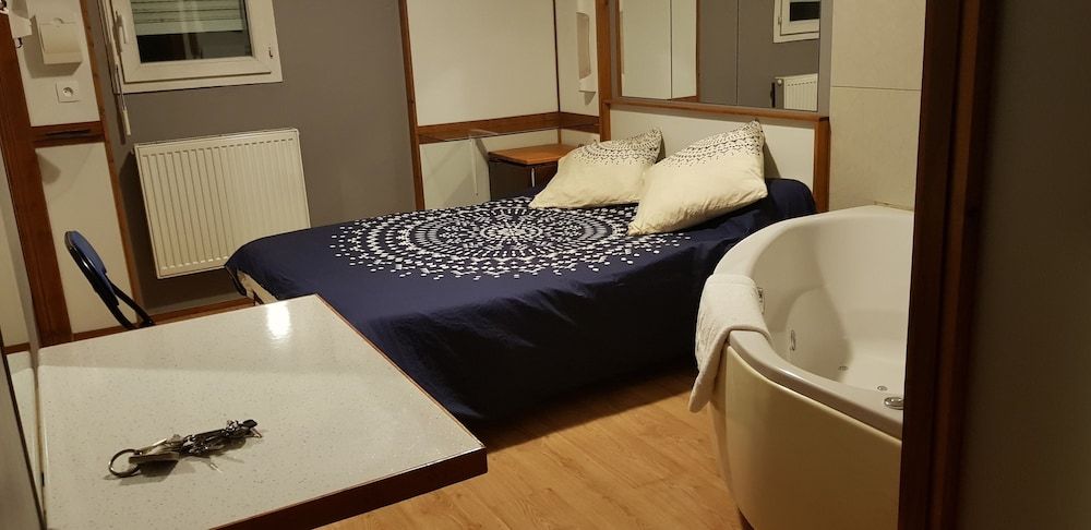 Hotel Eco Logis Bellevue Pyrénées -1 estrelas em Séméac