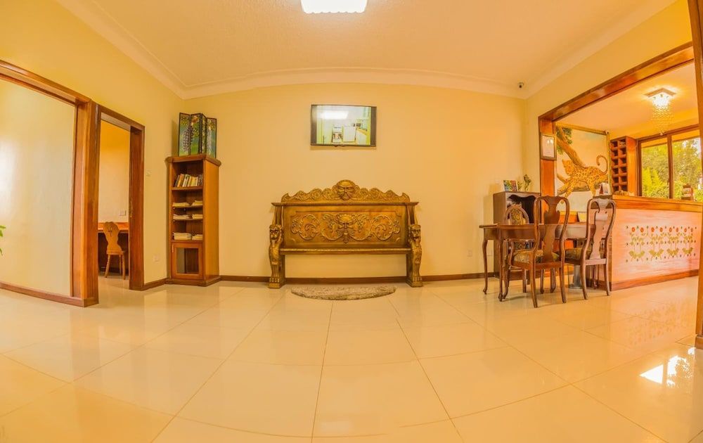 Shangri-la Hotel Muyenga 3