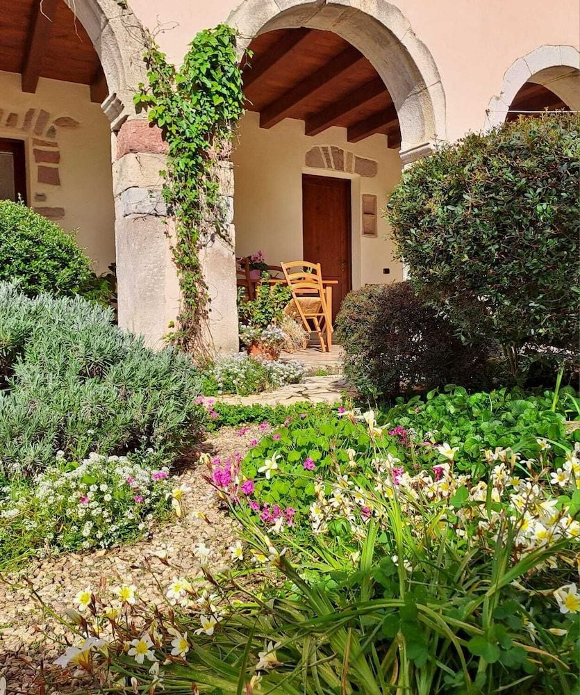 B&B S'Omu Antiga -1 estrelas em Nureci