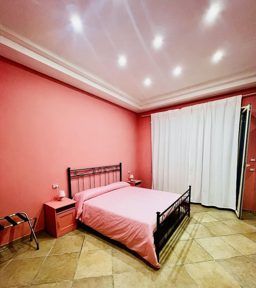 Raroom Colors -1 estrelas em Portici