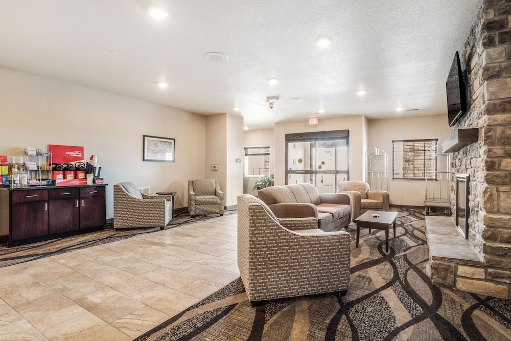 Cobblestone Hotel & Suites - Newport 2