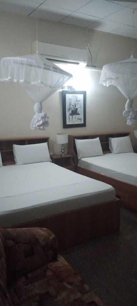 Milano Tourist Rest 3