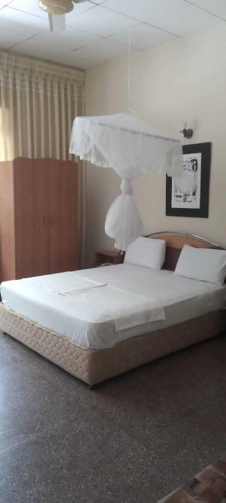 Milano Tourist Rest 2