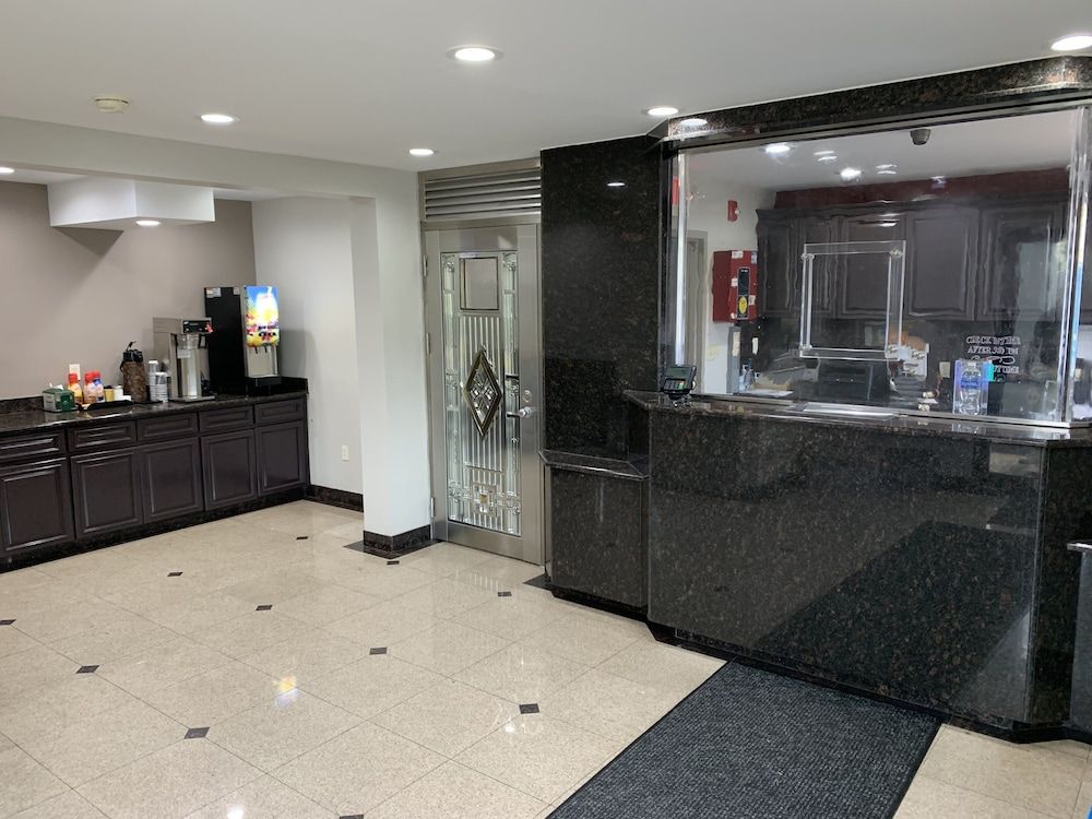 Red Roof Inn Copiague 2