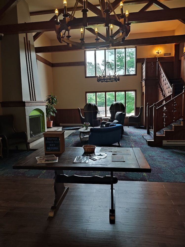 The Lodge Luxury Resort At Lake Harmony 3