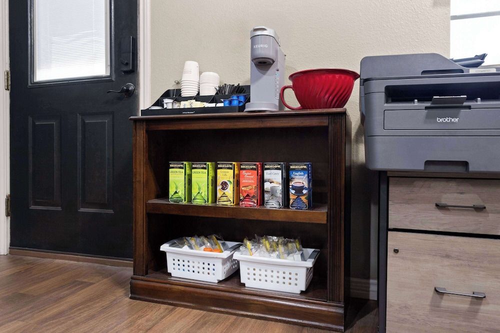 Eagle's Den Suites Kenedy a Travelodge by Wyndham 2