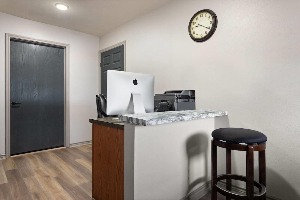 Eagle's Den Suites Carrizo Springs a Travelodge by Wyndham 2