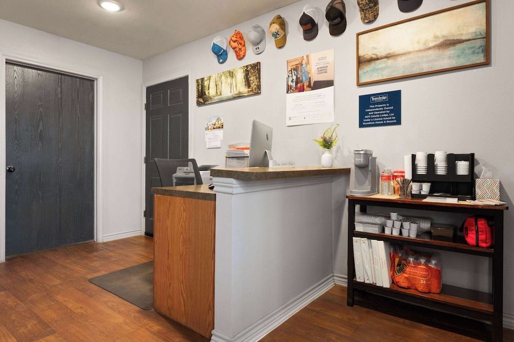 Eagle's Den Suites Cotulla a Travelodge by Wyndham 2