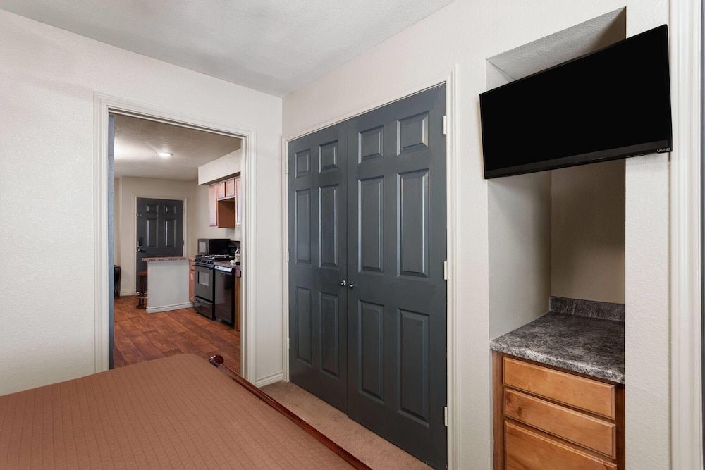 Eagle's Den Suites Big Spring a Travelodge by Wyndham 3