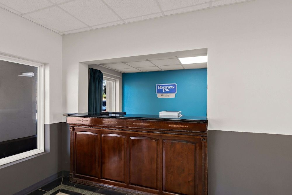 Rodeway Inn Commerce 3