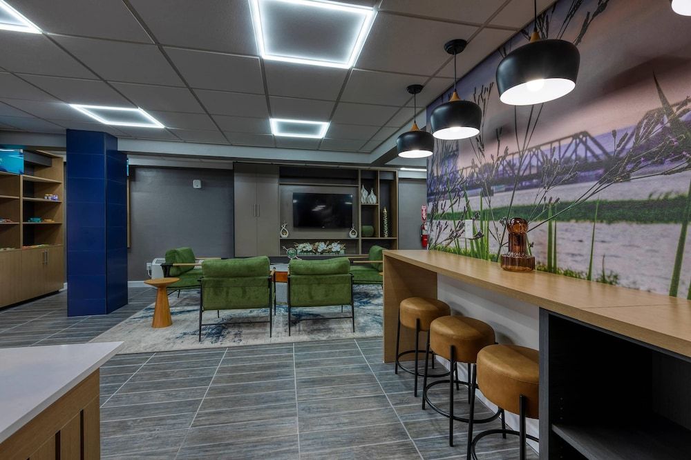 Clarion Pointe Decatur River City 2