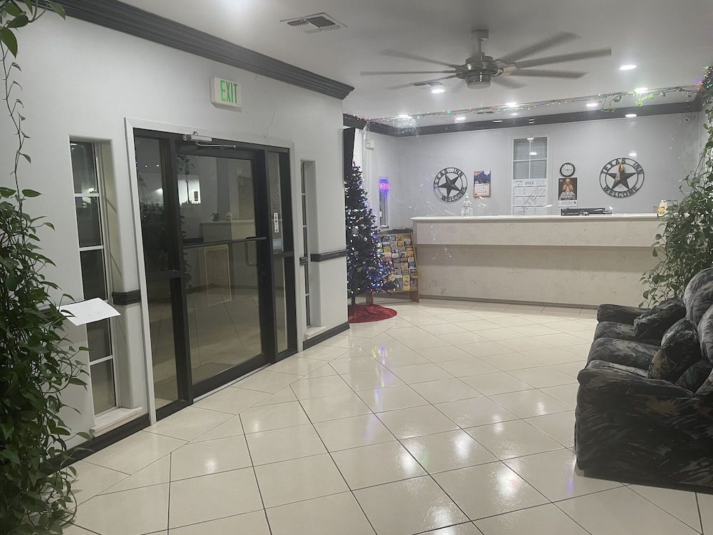 Texas Inn La Feria 3