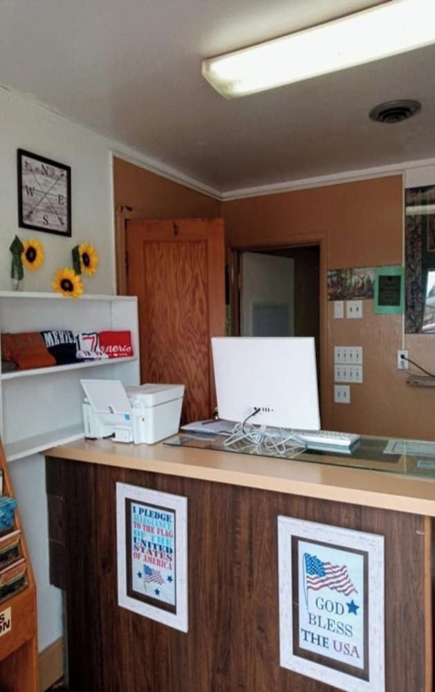 Love Hotels Murdo by OYO on Interstate 90 3