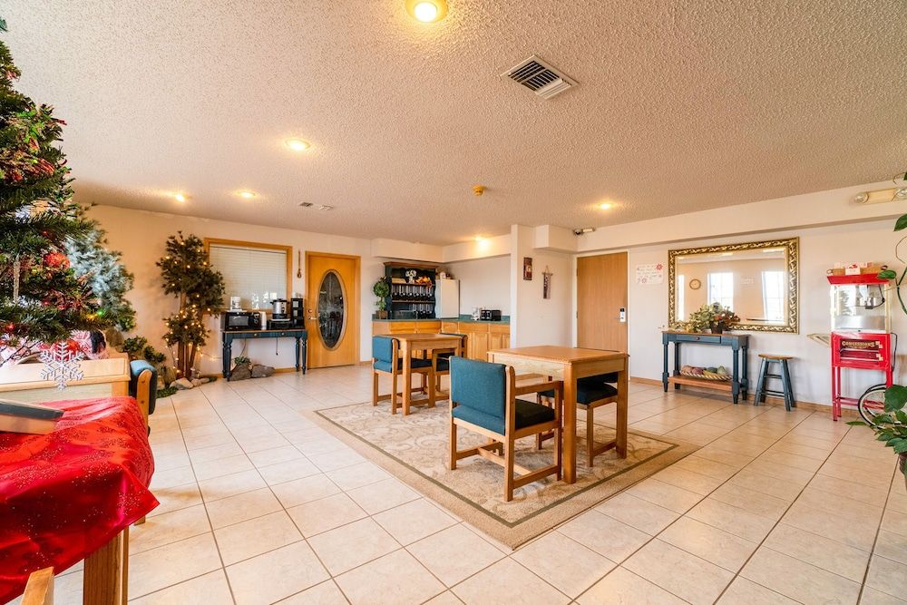 HomeTown Inn By OYO Texhoma, OK 3